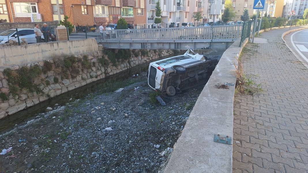 Diyaliz hastalarını taşıyordu! Çok sayıda yaralı var 3